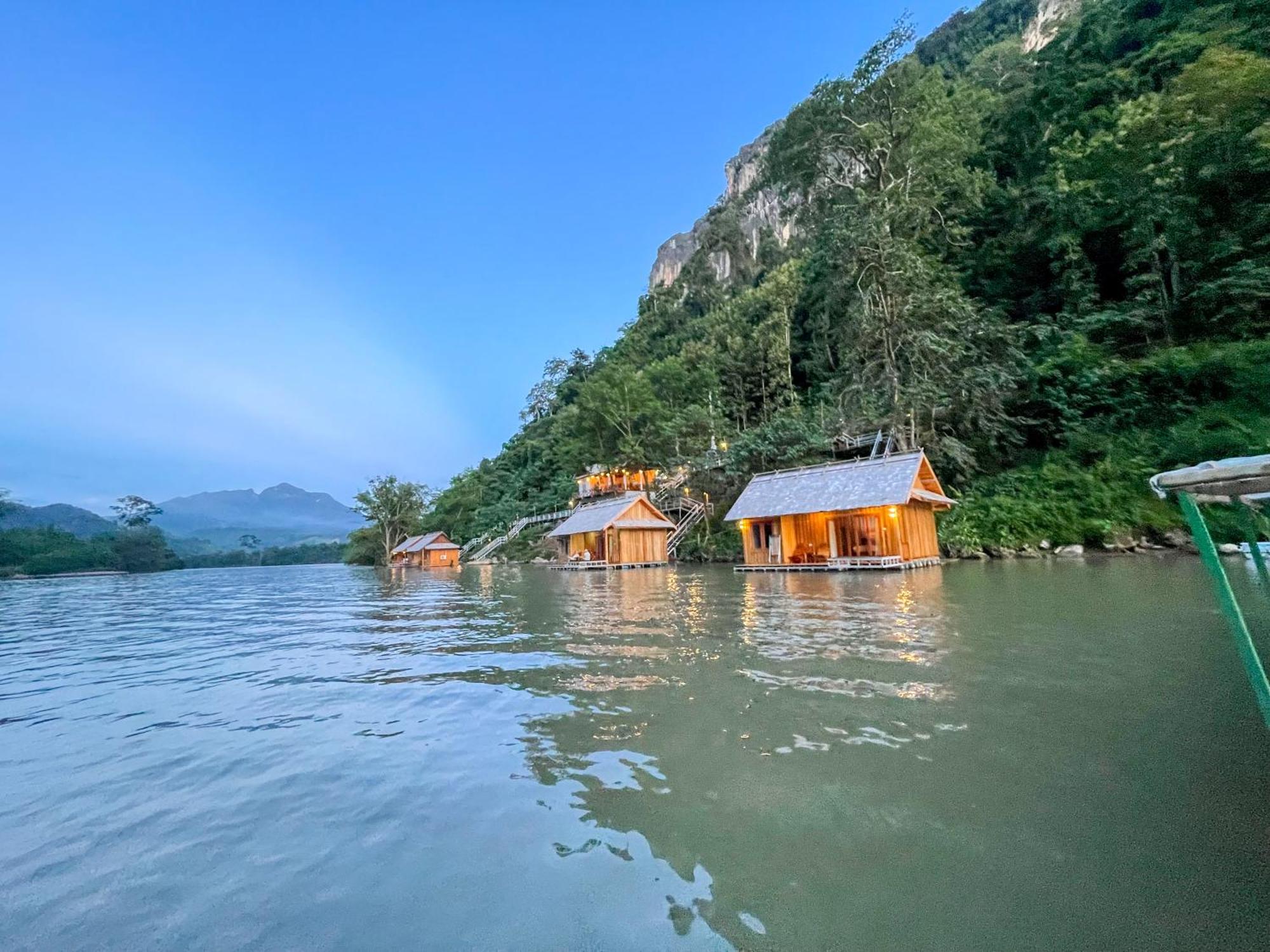 Nongkhiaw The Float House Hotel Exterior photo