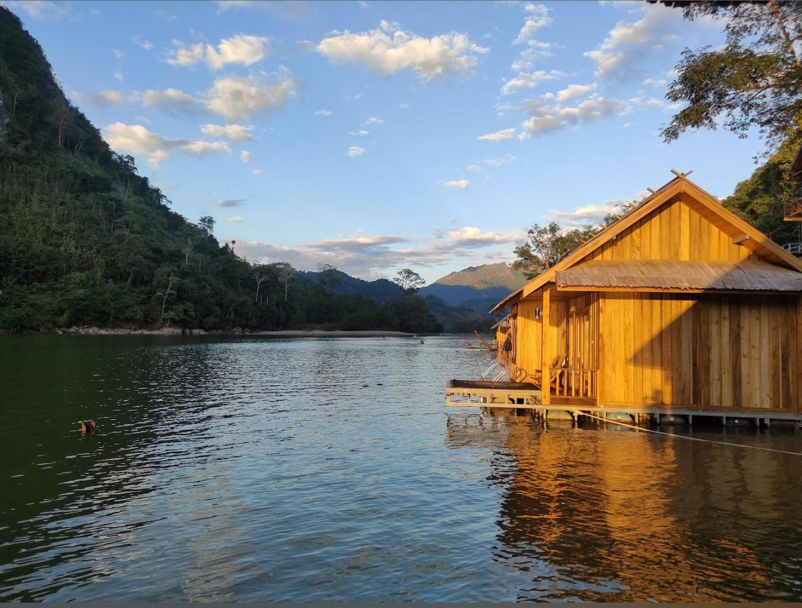 Nongkhiaw The Float House Hotel Exterior photo